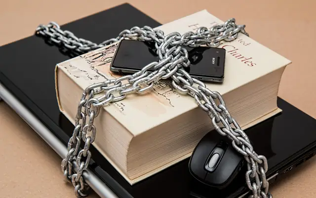 Ordinateur Livre Portable enchainés