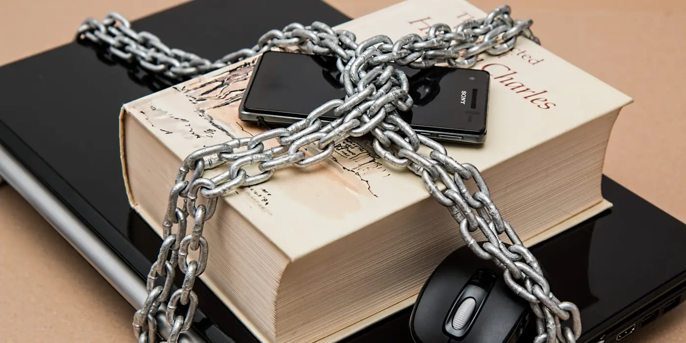 Ordinateur Livre Portable enchainés